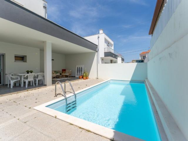 Moradia mobilada em excelente estado com piscina em Famalicã. 112m² Famalicão