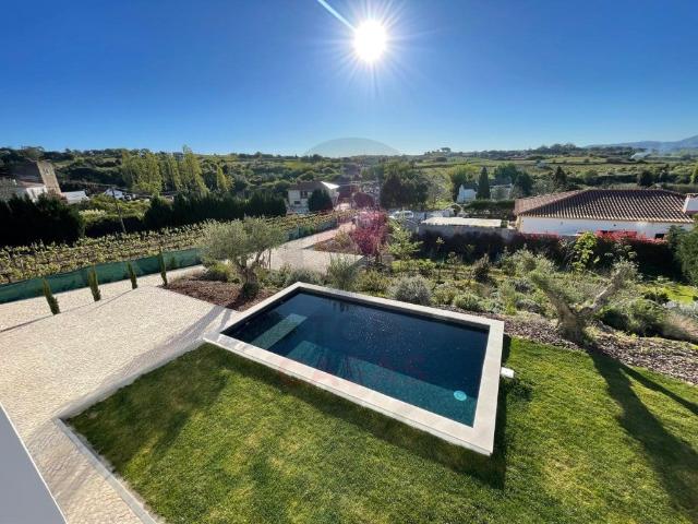 Moradia Moderna com Excelentes Áreas e piscina, no Carvalhal. 0m² Carvalhal