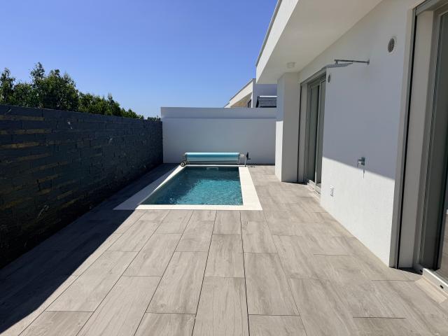Moradia Moderna com Piscina Aquecida – Salir do Porto