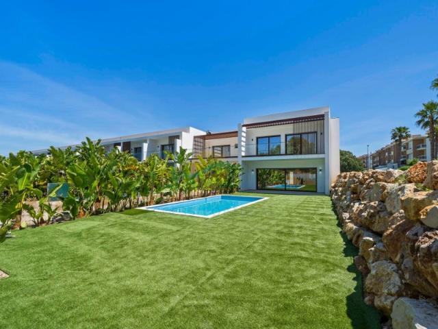 Moradia moderna com piscina em Alvor