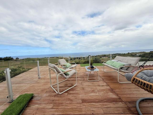 Moradia Moderna com Vista Mar e Serra – Excelente Oportunidade