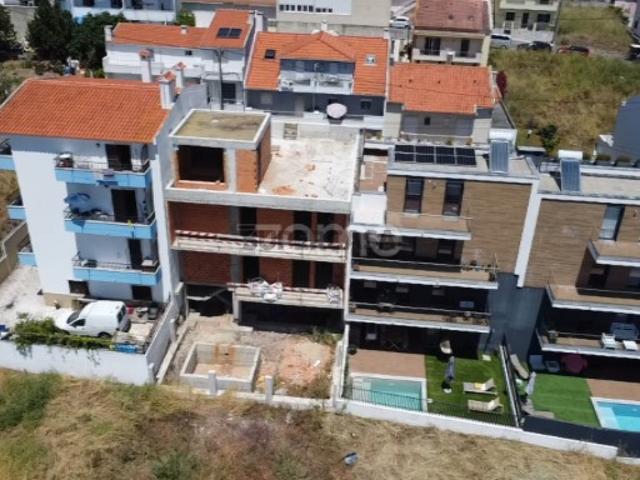 Moradia Moderna com 3 Suítes |Piscina e Área Gourmet Famões