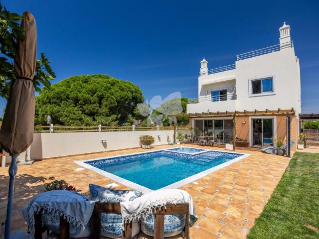 Moradia Moderna de 4 Quartos, com Piscina, Jacuzzi e Vistas para o Mar em Olhão, Olhão, Olhão