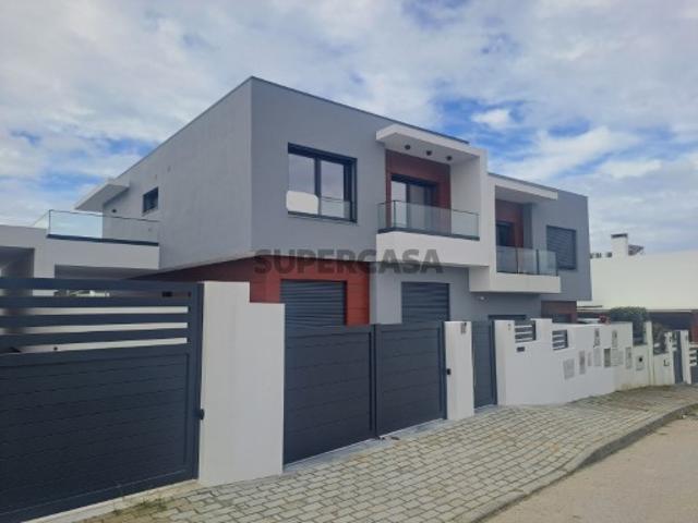 Moradia moderna junto às Praias da Ericeira!