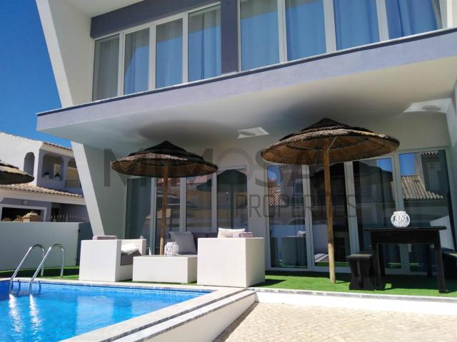 Moradia moderna t3 com piscina e perto da praia em Burgau, L. 145m² Luz