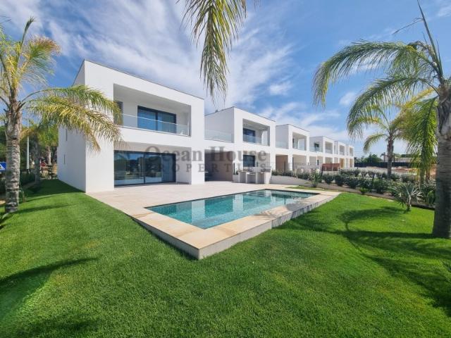 Moradia moderna T3 com piscina privada em Vilamoura