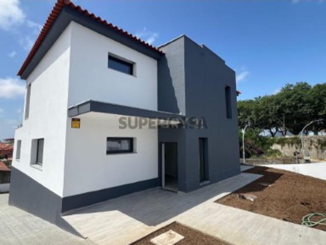 Moradia moderna T4 em construção na Rinchoa