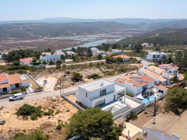 Moradia Moderna T4 Em Construção Com Piscina Garagem E Vista. 233m² Aljezur