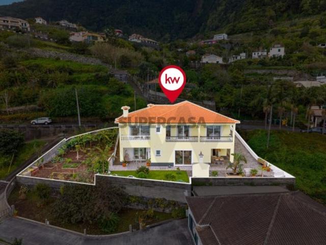 Moradia Moderna T4 + T0 com Vista Mar Ponta Delgada