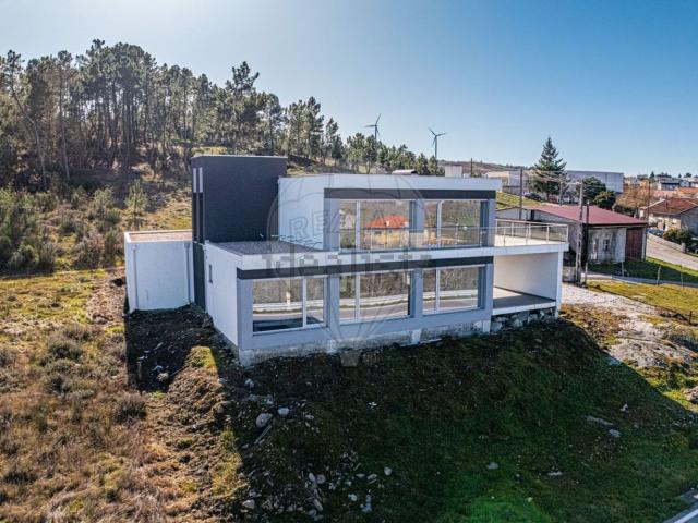 Moradia, Moimenta da Beira