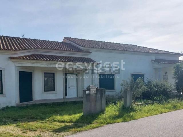 Moradia, Monte Redondo e Carreira