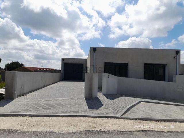 Moradia, Monte Redondo e Carreira