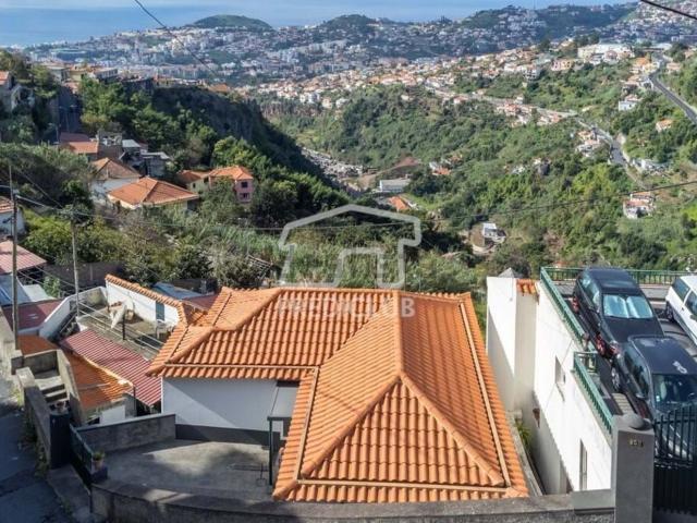 Moradia, Monte