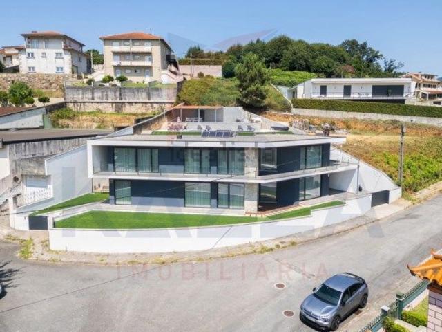 Moradia, Moure