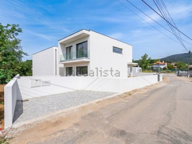 Moradia, Moure
