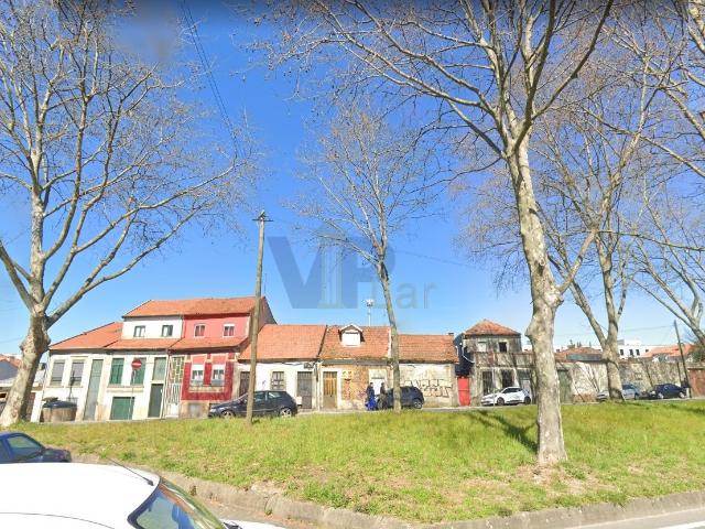 Moradia na Circunvalação, a 500m do Hospital de S. João e IP. 280m² Paranhos