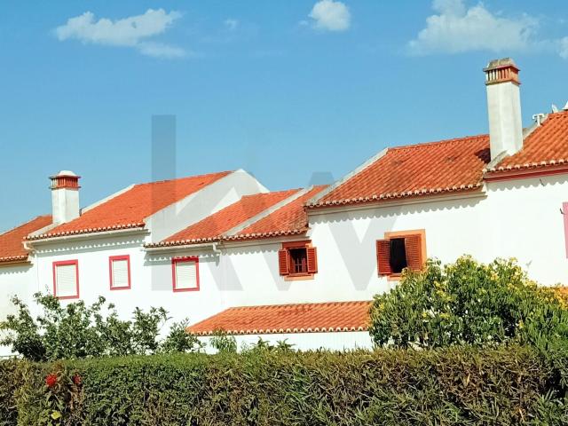 Moradia na Costa Vicentina São Teotónio T3 + 2, com pátio e alpendre e garagem