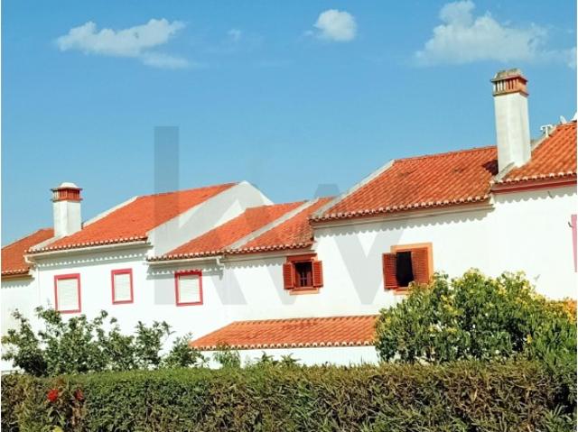 Moradia na Costa Vicentina São Teotónio T3 + 2, com pátio e alpendre e garagem