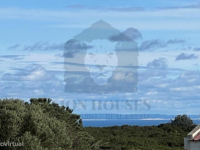 Moradia na Serra da Azoia com terreno de 1030m2