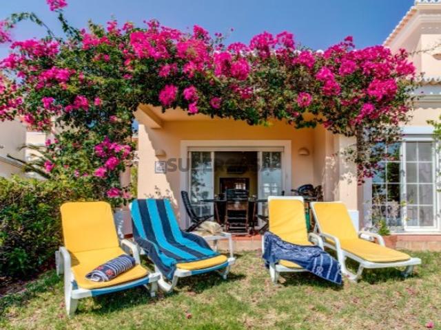 Moradia no Algarve, Carvoeiro junto da Praia com jardim privado e terraço com vista de mar