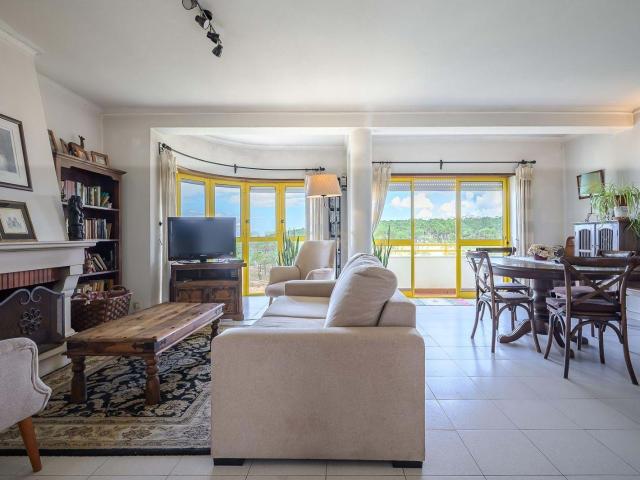 Moradia no Centro da Ericeira com Vista Mar Deslumbrante em Condomínio Privado