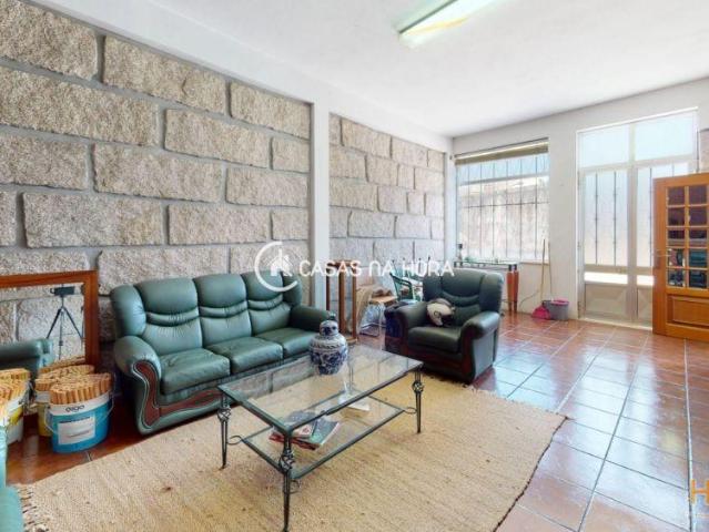 Moradia no Centro de Aguiar da Beira | 26073582840