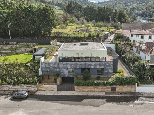 Moradia, Nogueiró e Tenões