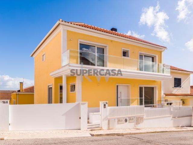 Moradia, Nova, 3 suítes em Famões