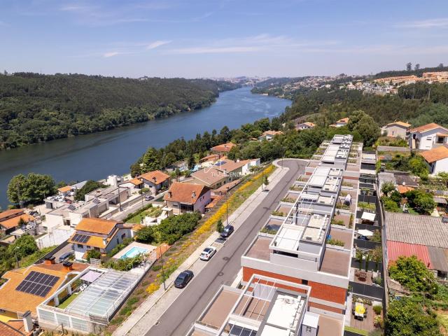 Moradia Nova com Três Quartos e Vista Direta para o rio Dour. 268m² Foz Do Sousa