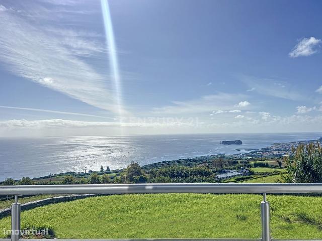 Moradia Nova com Vista Inigualvel para o Ilhu de Vila Franca do Camp