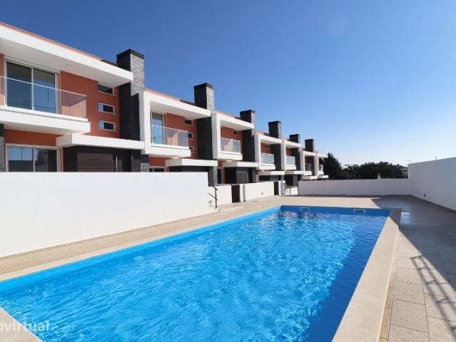 Moradia Nova com 2 quartos em Condomnio com Piscina Albufeira