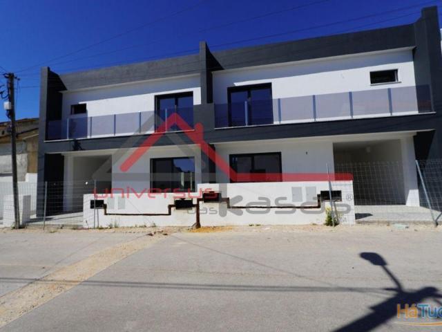 Moradia Nova Geminada V3 com Gargem e Anexo Alto Estanqueiro Montijo | 26074084118