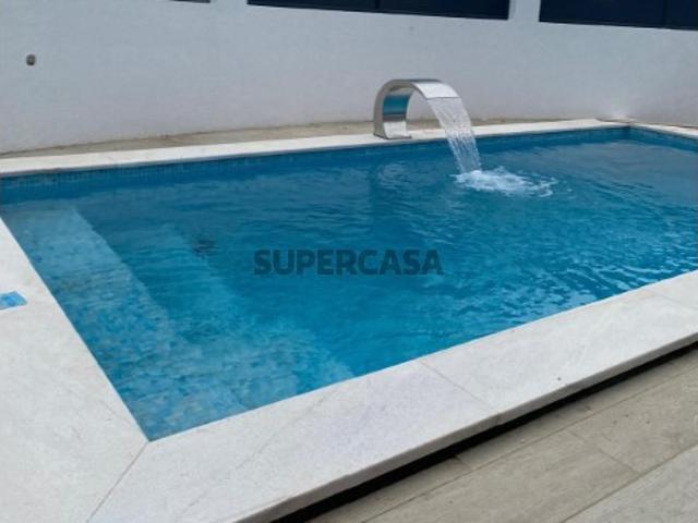 Moradia Nova de luxo Geminada T4 em Fernão Ferro com piscina