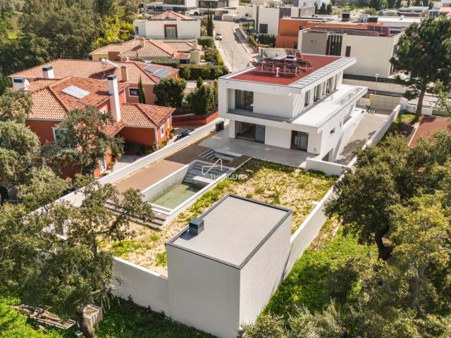 Moradia Nova e Estilosa Perto do Centro de Azeitão 465m² Azeitão São Lourenço e São Simão