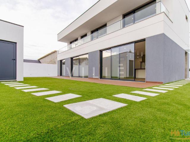 Moradia NOVA e isolada T4 em Ílhavo, com garagem e jardim | 26064082567