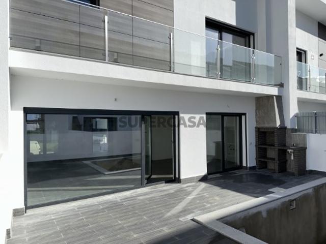 Moradia T4 Nova em Alcochete com piscina