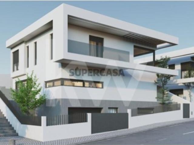 MORADIA NOVA EM ODIVELAS, T5 COM DUAS SUITES PISCINA E GARAGEM PARA DUAS VIATURAS