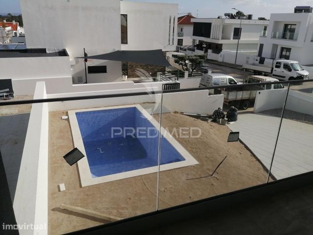 MORADIA NOVA ISOLADA T4 C/PISCINA