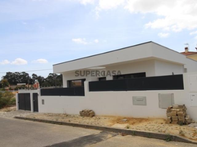 Moradia nova isolada térrea T3 com garagem na Quinta das Laranjeiras Fernão Ferro