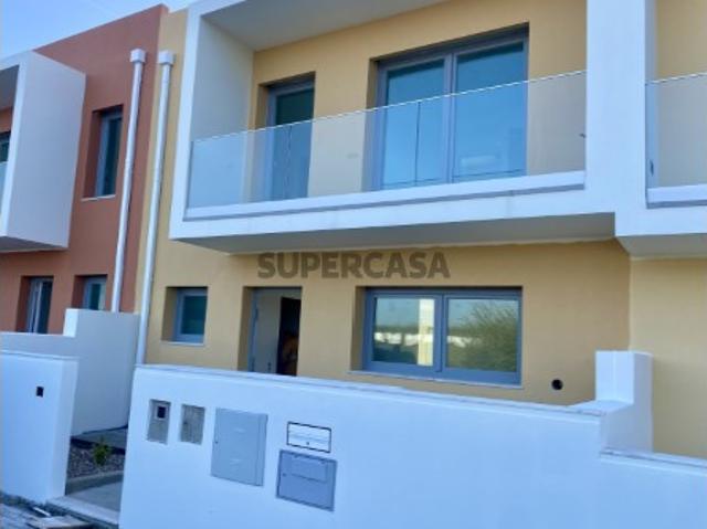 Moradia Nova T3+1 com vista mar