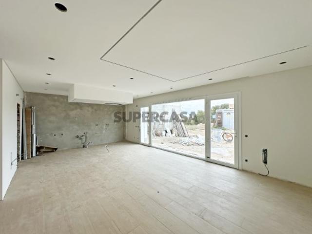 Moradia Nova T3 C/ Piscina e 2 Suite em Azeitão