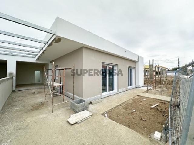 Moradia Nova T3 C/ Piscina e 2 Suite em Azeitão