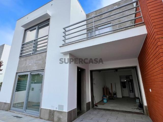 Moradia Nova T3: Conforto e Vistas Arrábida! Acabamentos de excelência!