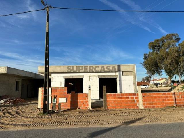 Moradia nova T3 a venda com piscina em Azeitão