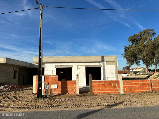 Moradia nova T3 a venda com piscina em Azeito