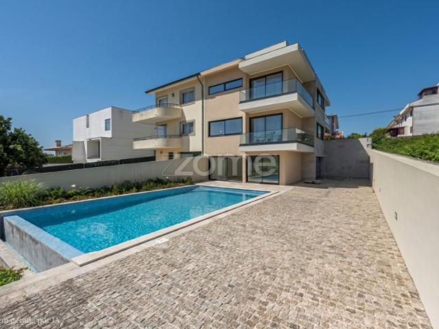 Moradia Nova T4+1 | 2min da Praia | Piscina | 4 suítes + Recuado