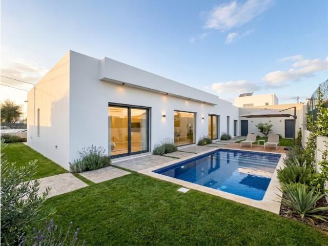 Moradia Nova T4 C/ 3 Suites e Piscina Azeitão