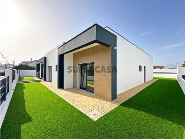 Moradia Nova T4 C/ 3 Suites e Piscina Azeitão