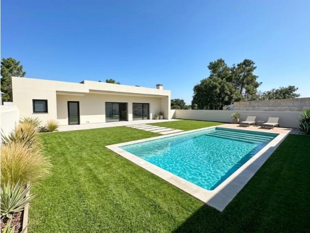 Moradia Nova T4 C/ 3 Suites e Piscina Azeitão