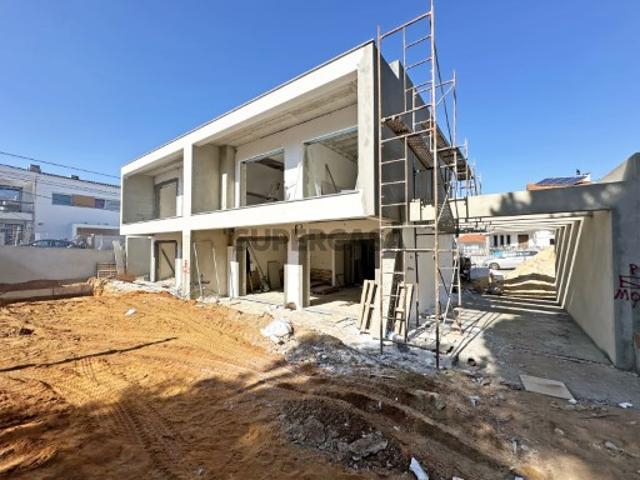 Moradia Nova T4 C/ Piscina Cruz de Pau